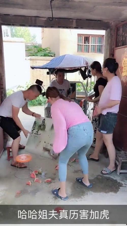 尴尬吃瓜群众戴口罩,一场防疫与社交的微妙较量