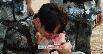 吃瓜群众误伤视频真实,吃瓜群众如何辨别真相