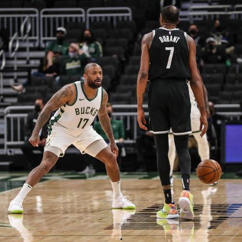 雄鹿吃瓜群众,揭秘篮球场上的热点话题与趣味瞬间